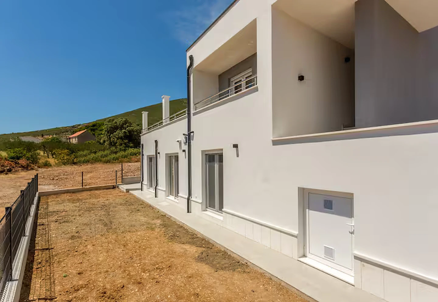 Villa and mountains