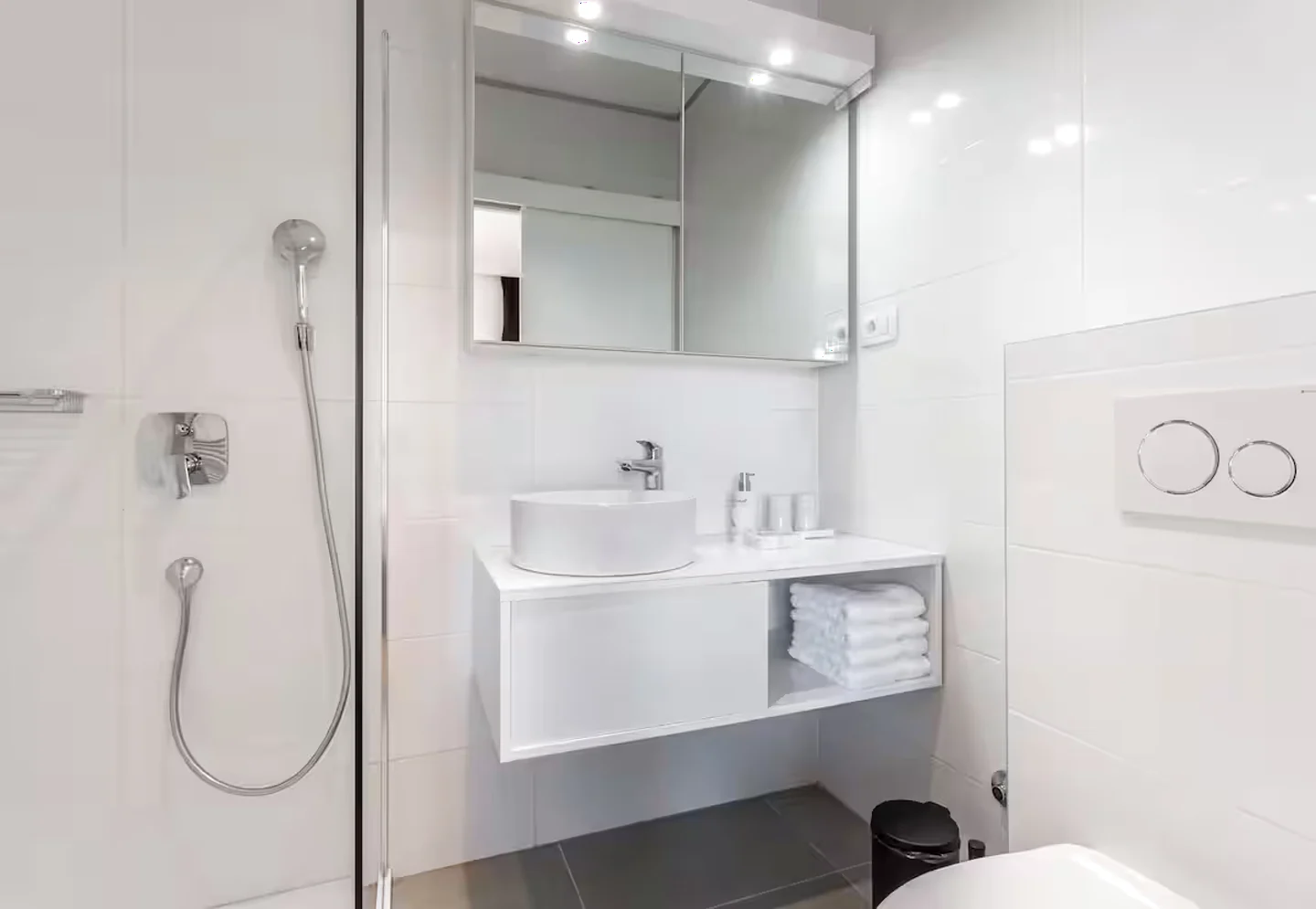Villa Mila Deluxe Room — 8